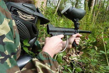 paintball apuntando